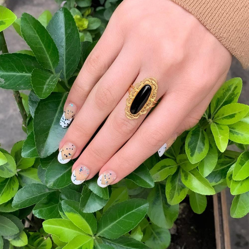 9K Gold Onyx Long Shuttle Ring 2