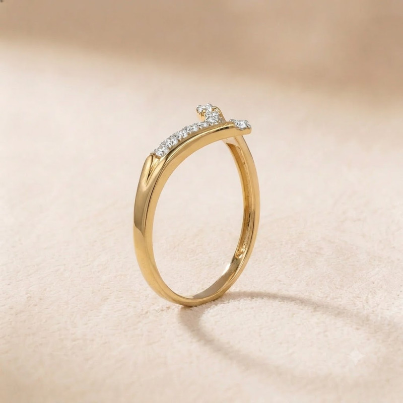 9K Gold V-Shaped Diamond Ring 4