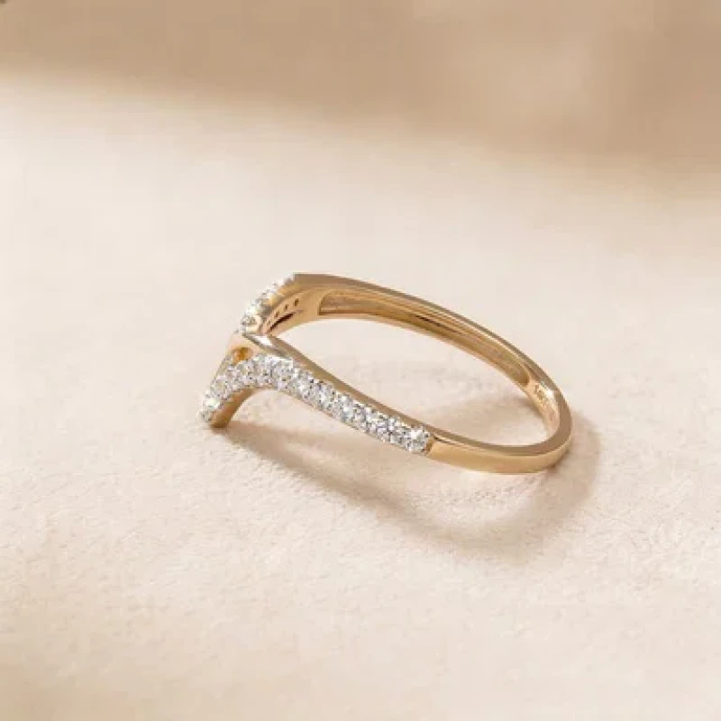 9K Gold V-Shaped Diamond Ring 6