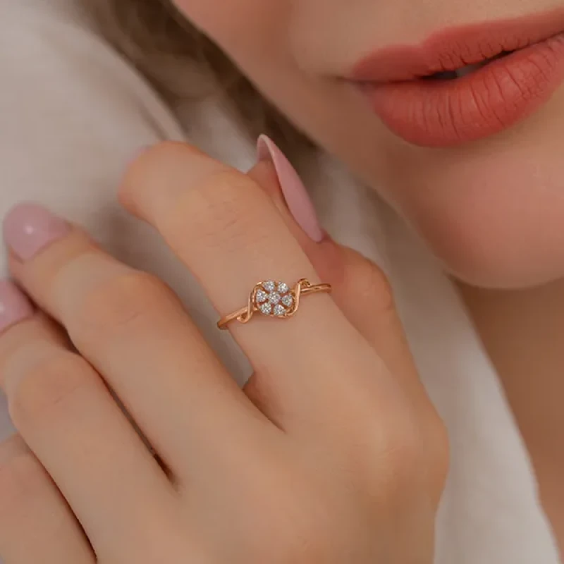 9K Gold Floral Cluster Diamond Ring 3