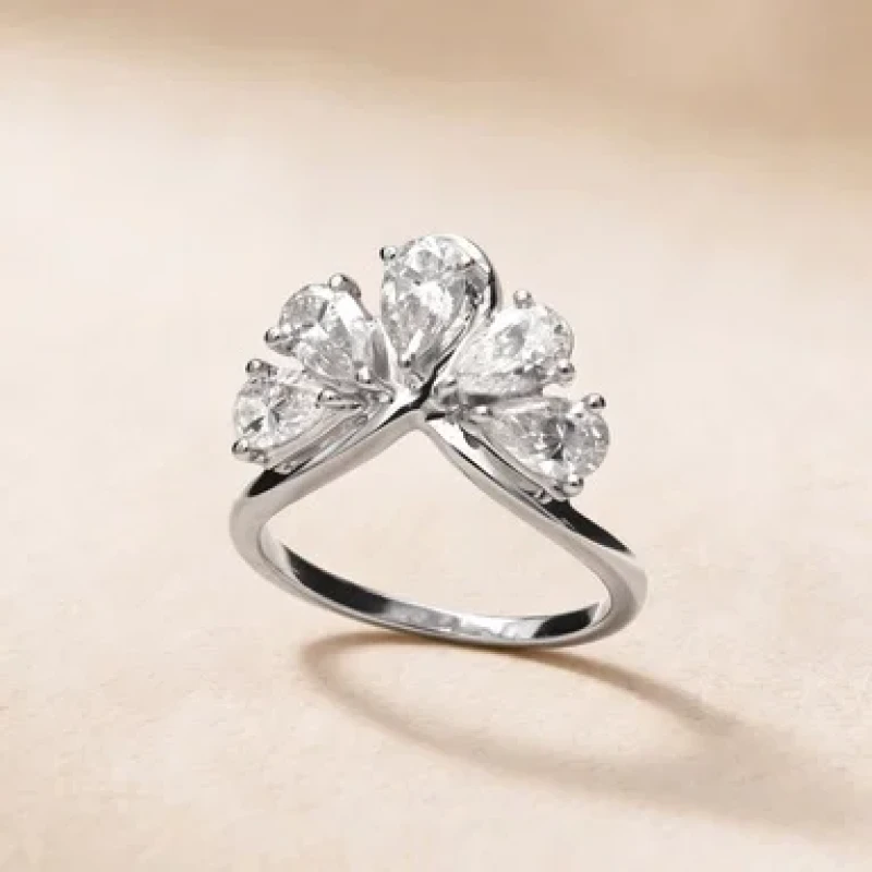 9K Gold Gaia Luxe-Fashion Diamond Ring 3
