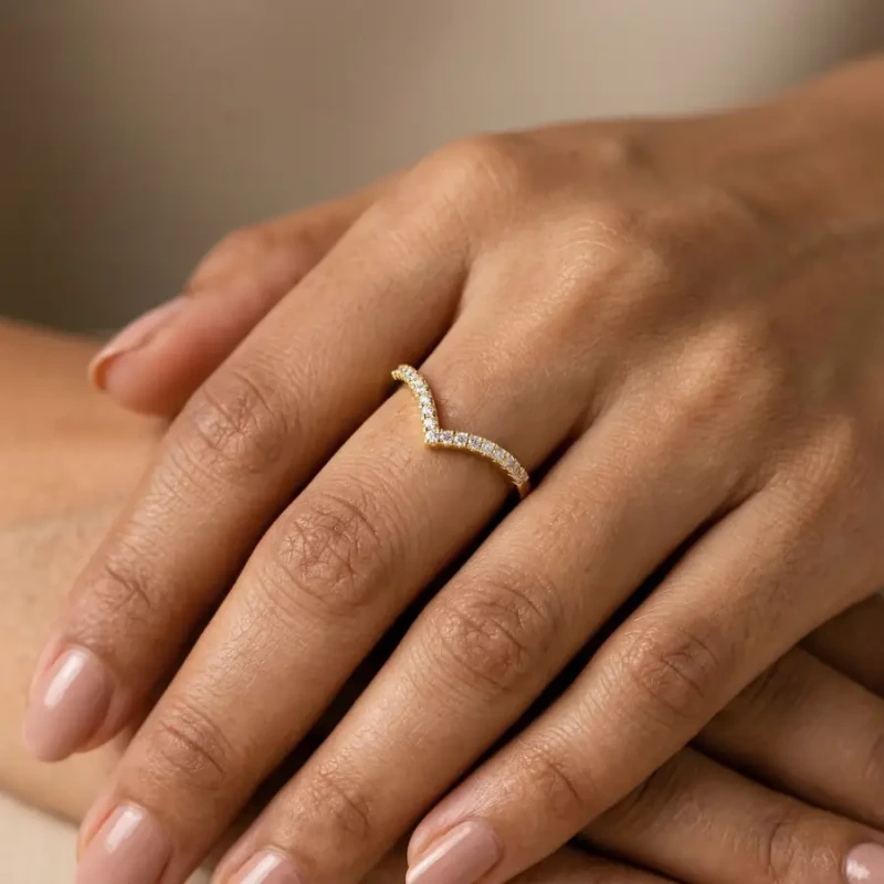9K Gold V-Flow Diamond Ring 4