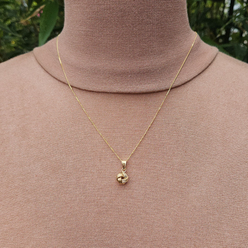 9K Gold Italian Knot Pendant 5