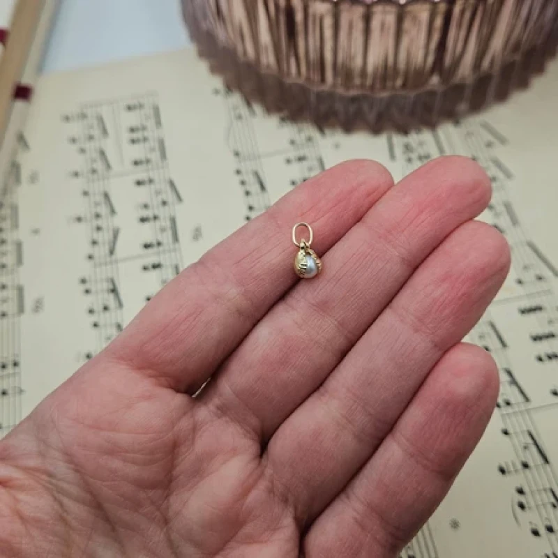 9K Gold & Pearl Oyster Charm 5