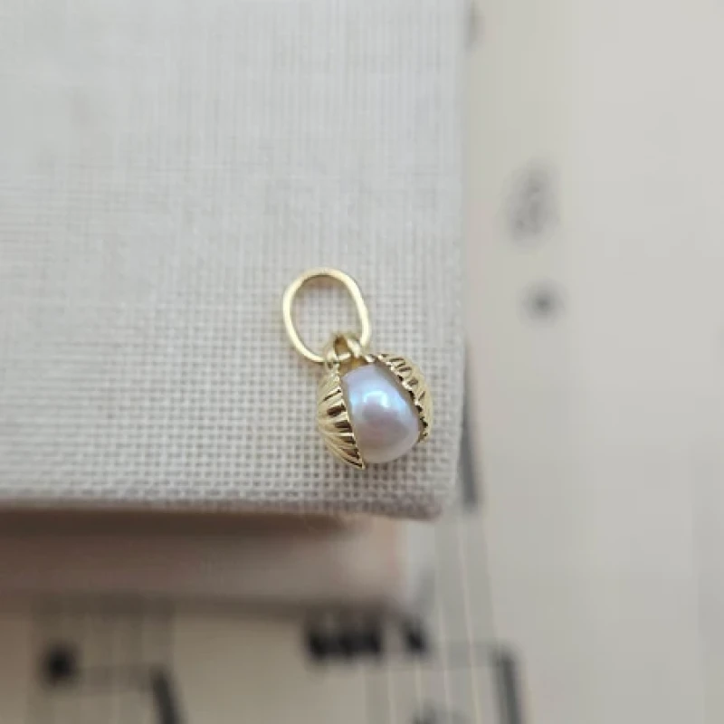 9K Gold & Pearl Oyster Charm 6