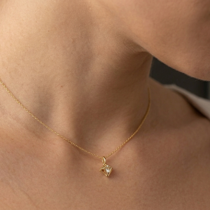 9K Diamond-Shaped Pendant 6
