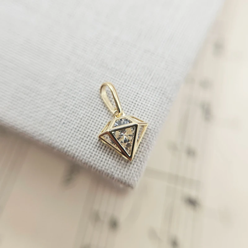 9K Diamond-Shaped Pendant 11