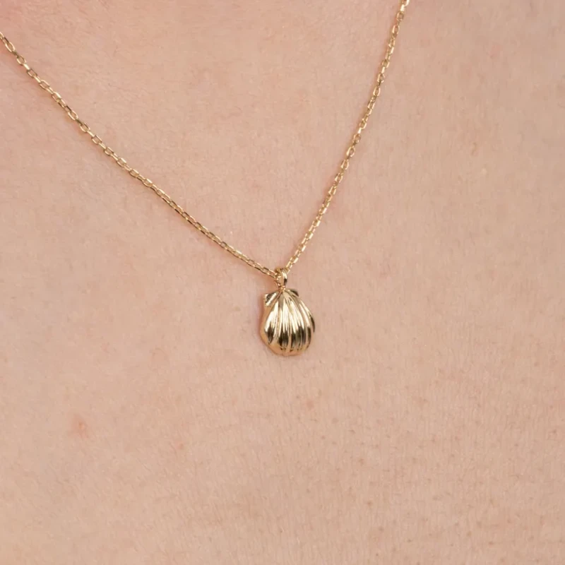 9K Gold Oyster Shell Pendant 3