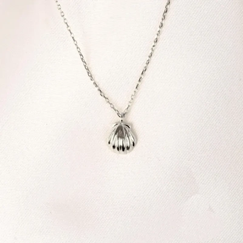 9K Gold Oyster Shell Pendant 7