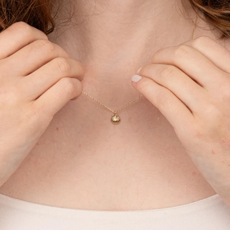 9K Gold Oyster Shell Pendant 9