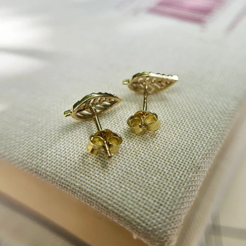 9K Leaf Stud Earrings 7