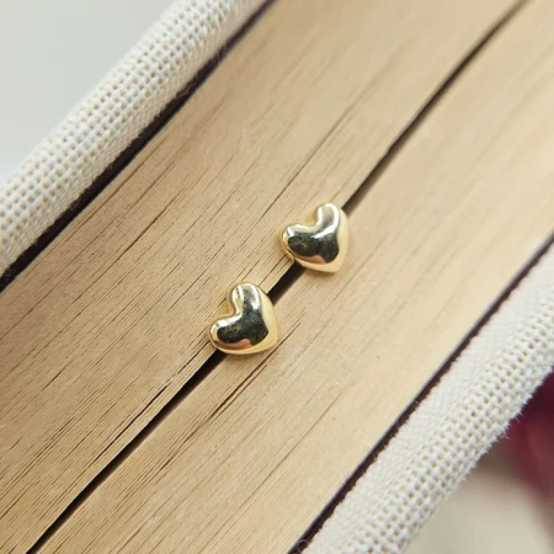 9K Dainty 4mm Gold Heart Stud Earrings 4