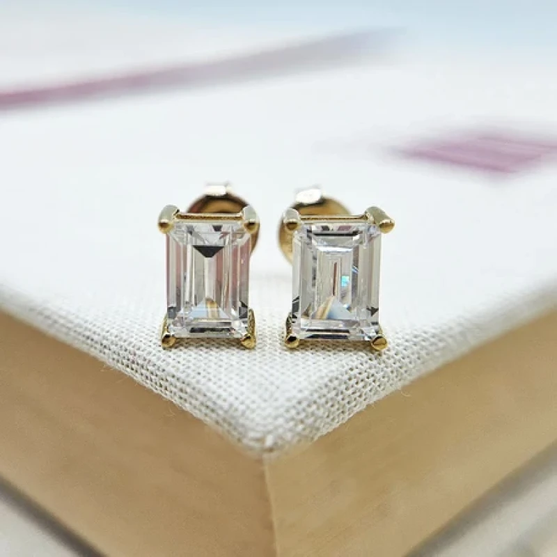 9K Emerald Cut Korean Diamond Stud Earrings 3