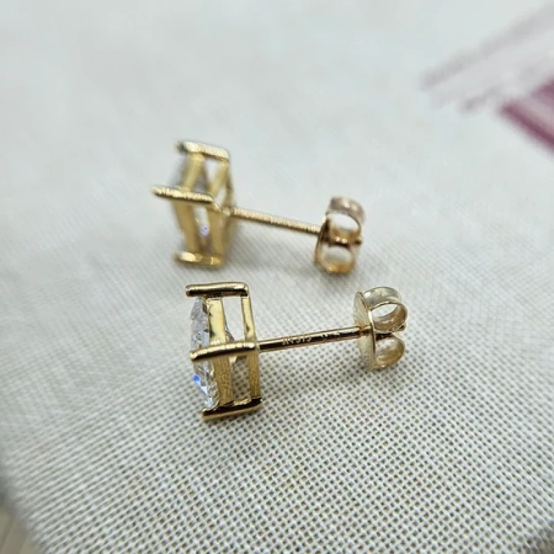 9K Emerald Cut Korean Diamond Stud Earrings 4