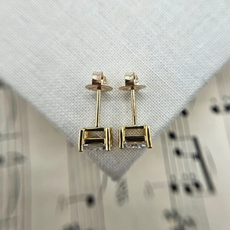 9K Emerald Cut Korean Diamond Stud Earrings 5