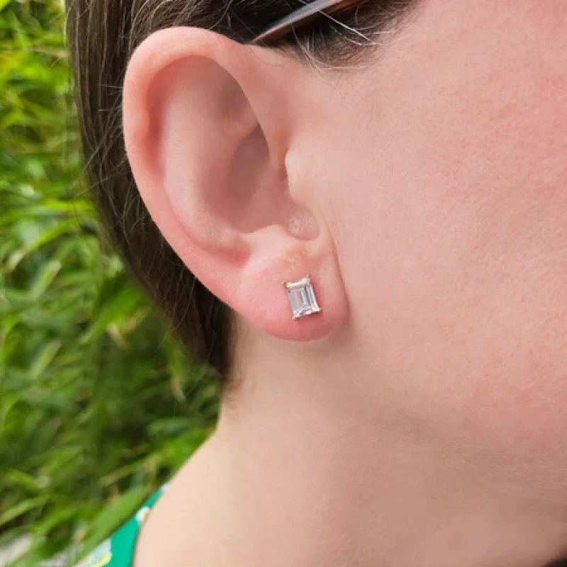 9K Emerald Cut Korean Diamond Stud Earrings 6