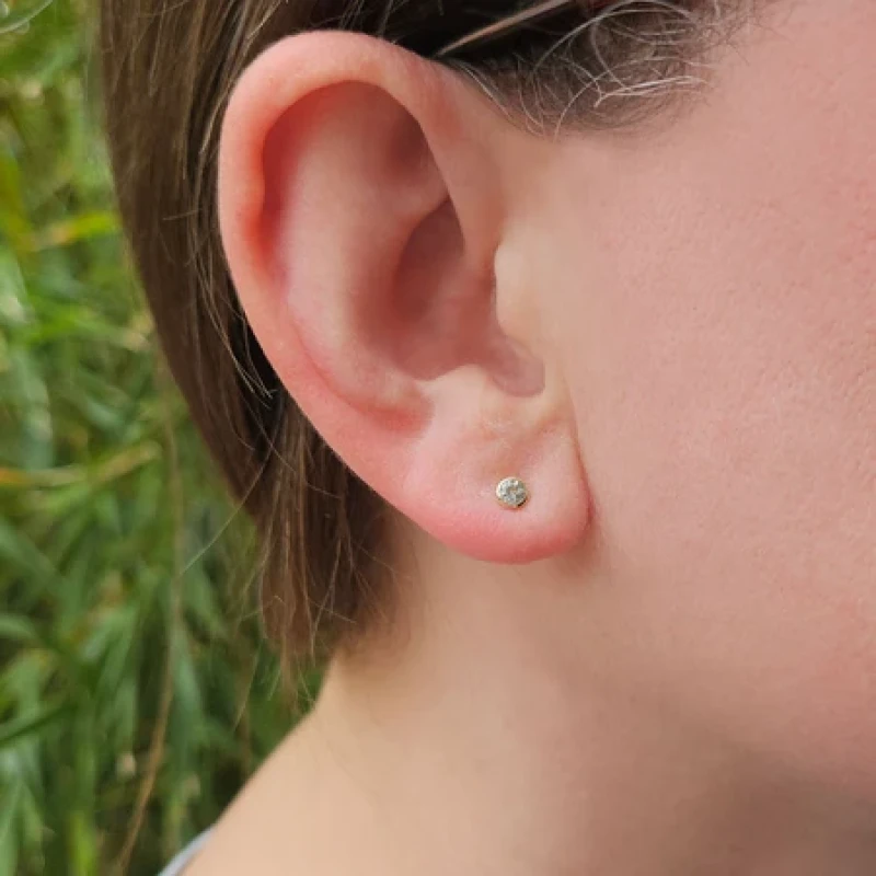 9K Gold Diamond Stud Earrings 3