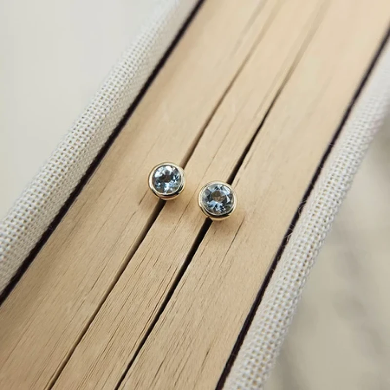 9K Gold Diamond Stud Earrings 4