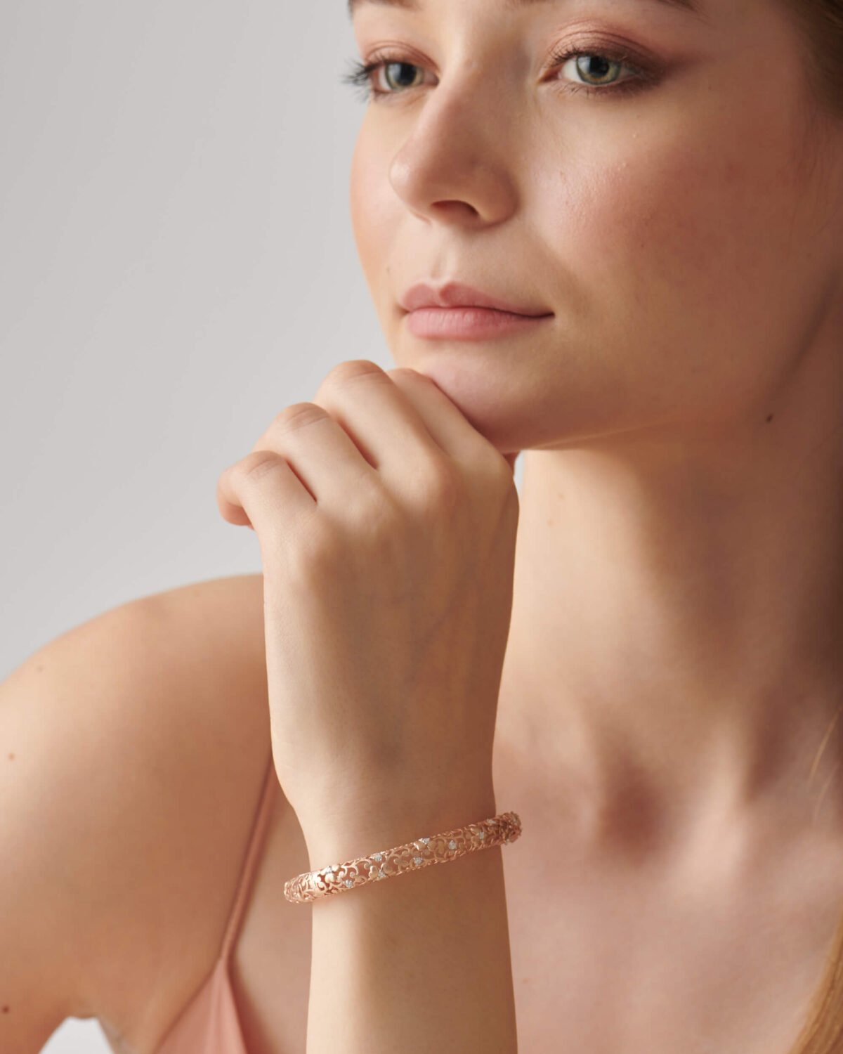 9K Gold Clover Oval Bangle 4