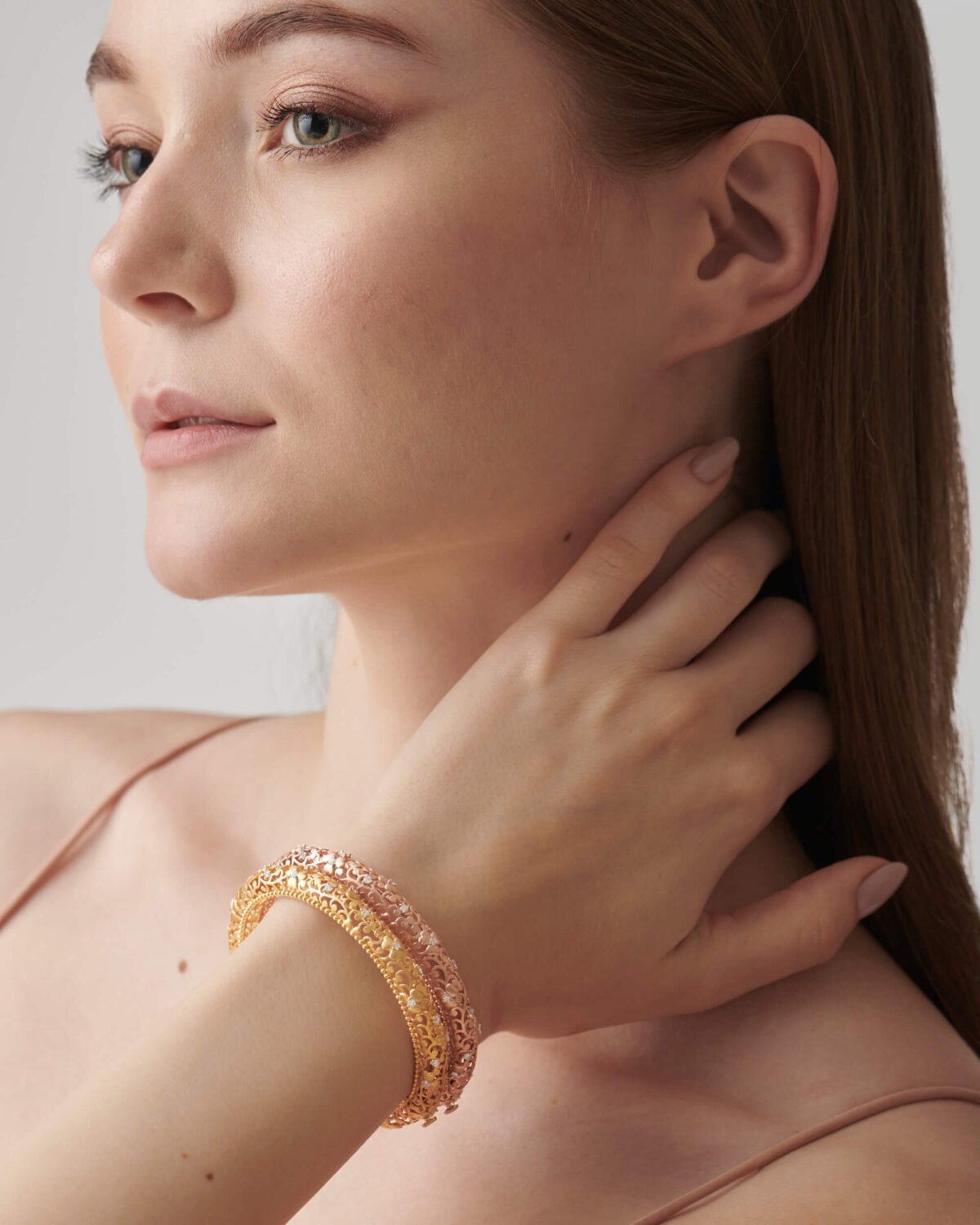 9K Gold Clover Oval Bangle 5