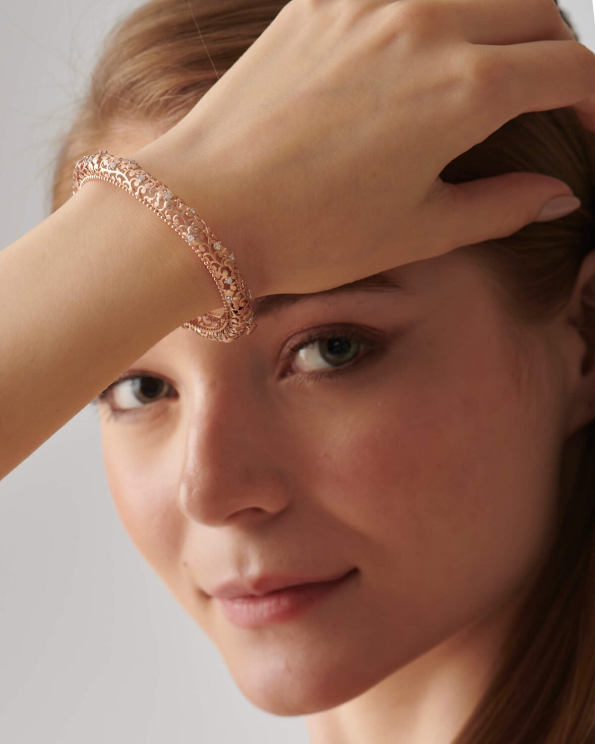 9K Gold Clover Oval Bangle 6