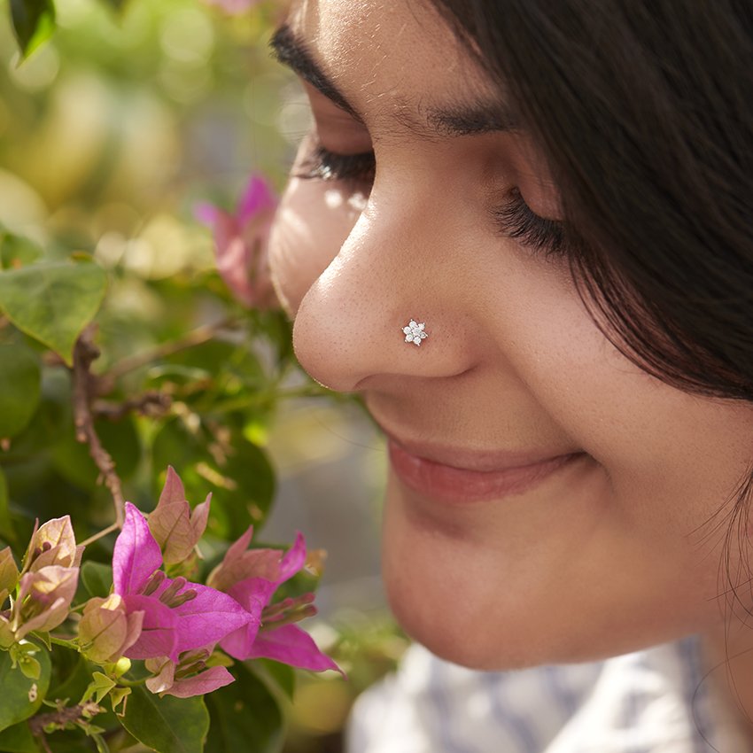 9K Gold Diamond Flower Nose Pin 4