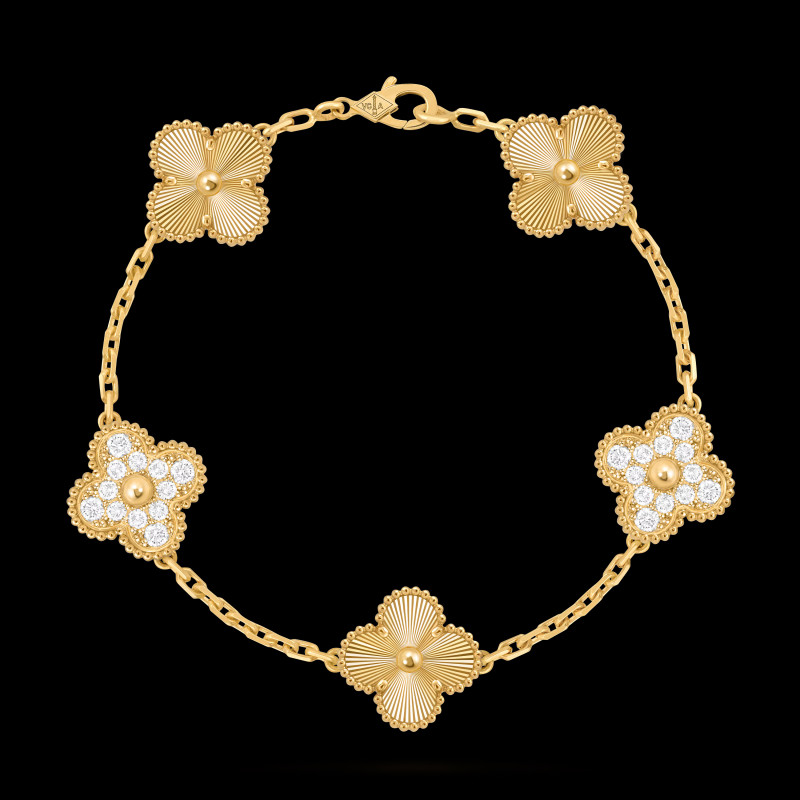 Van Cleef 5 Motif Clover Bracelet 1