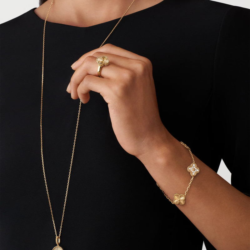 Van Cleef 5 Motif Clover Bracelet 4