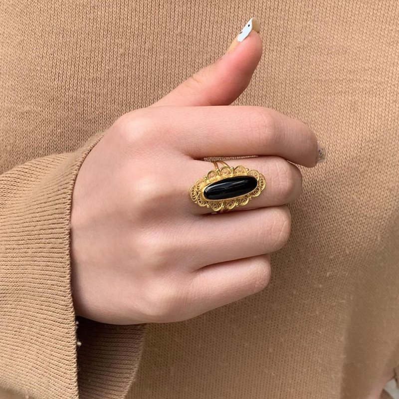 9K Gold Onyx Long Shuttle Ring 1