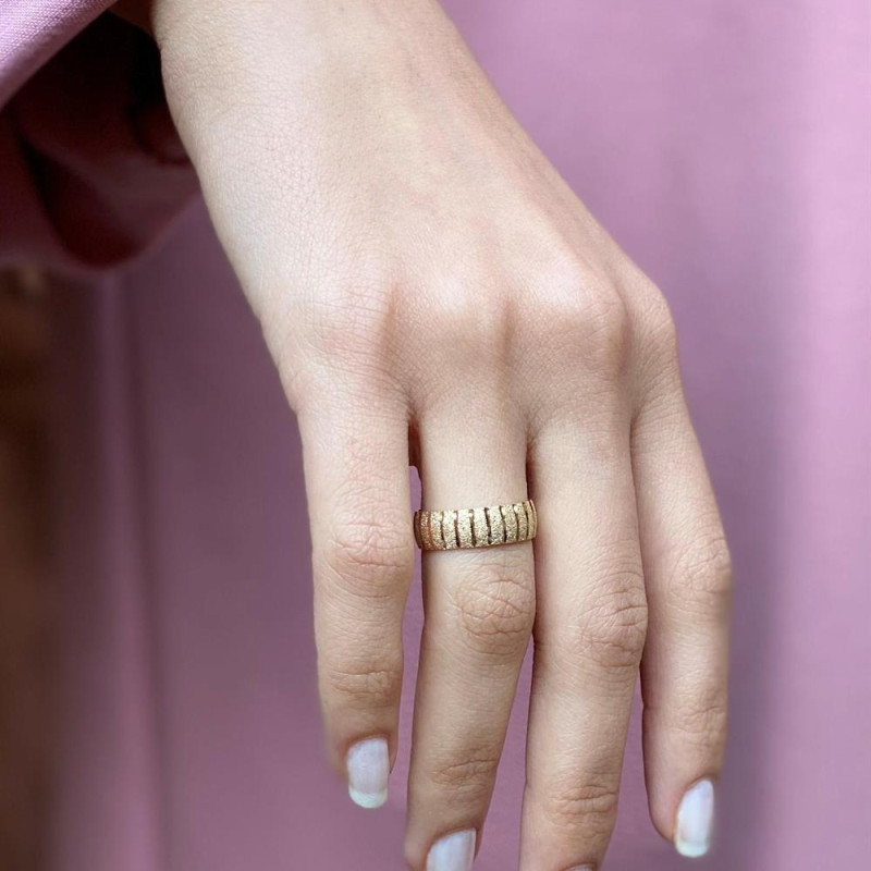 9K Gold Striped Glittery Band 4