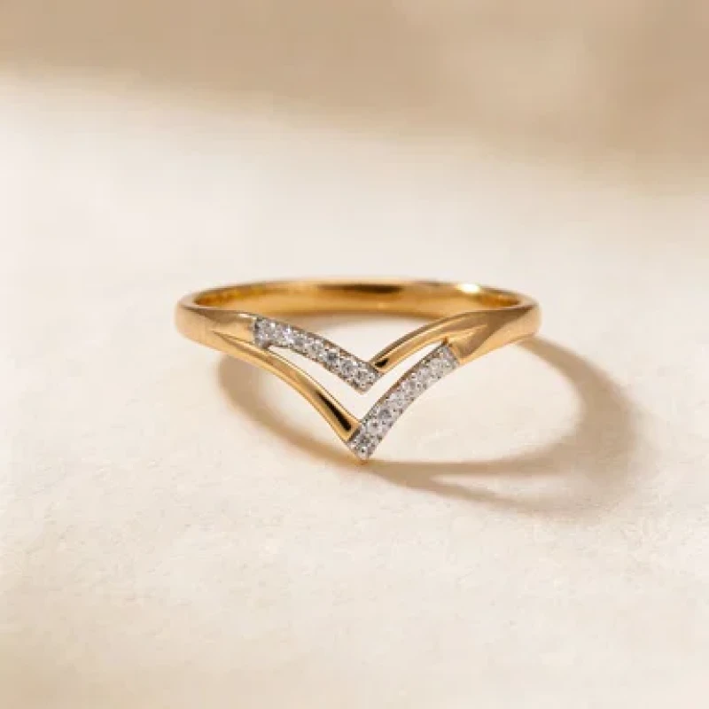9K Gold V-Shaped Diamond Ring 2