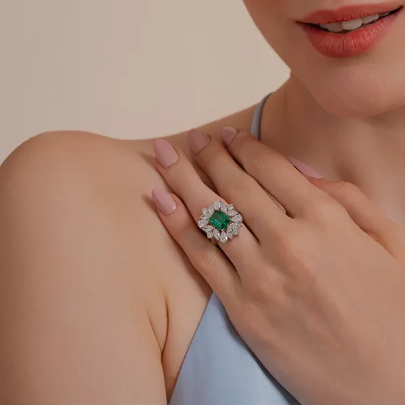 9K Luxury Green Emerald Ring 1